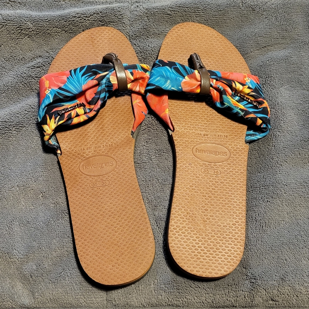Women's sandals size 6 never used